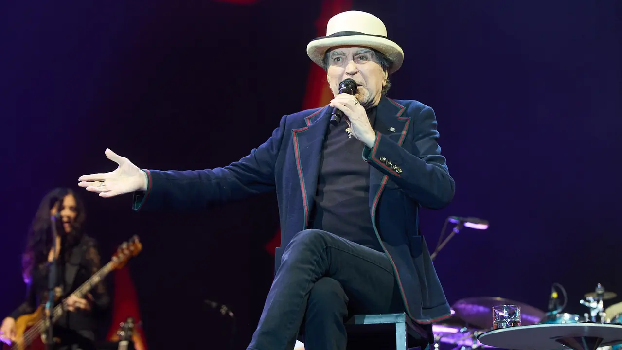 Concierto de Joaquín Sabina en el pabellón Navarra Arena de Pamplona dentro de su gira de despedida 'Hola y adiós'. IÑIGO ALZUGARAY
