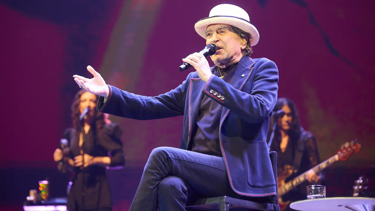 Concierto de Joaquín Sabina en el pabellón Navarra Arena de Pamplona dentro de su gira de despedida 'Hola y adiós'. IÑIGO ALZUGARAY