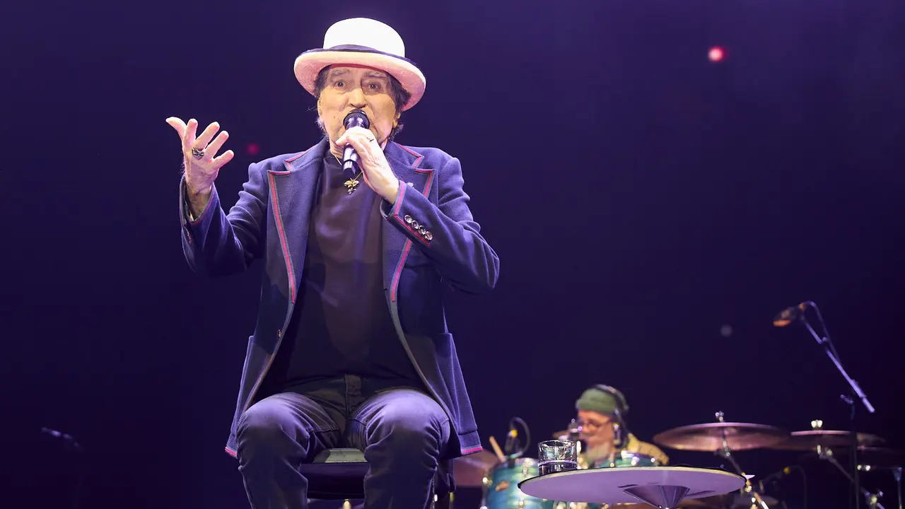 Concierto de Joaquín Sabina en el pabellón Navarra Arena de Pamplona dentro de su gira de despedida 'Hola y adiós'. IÑIGO ALZUGARAY