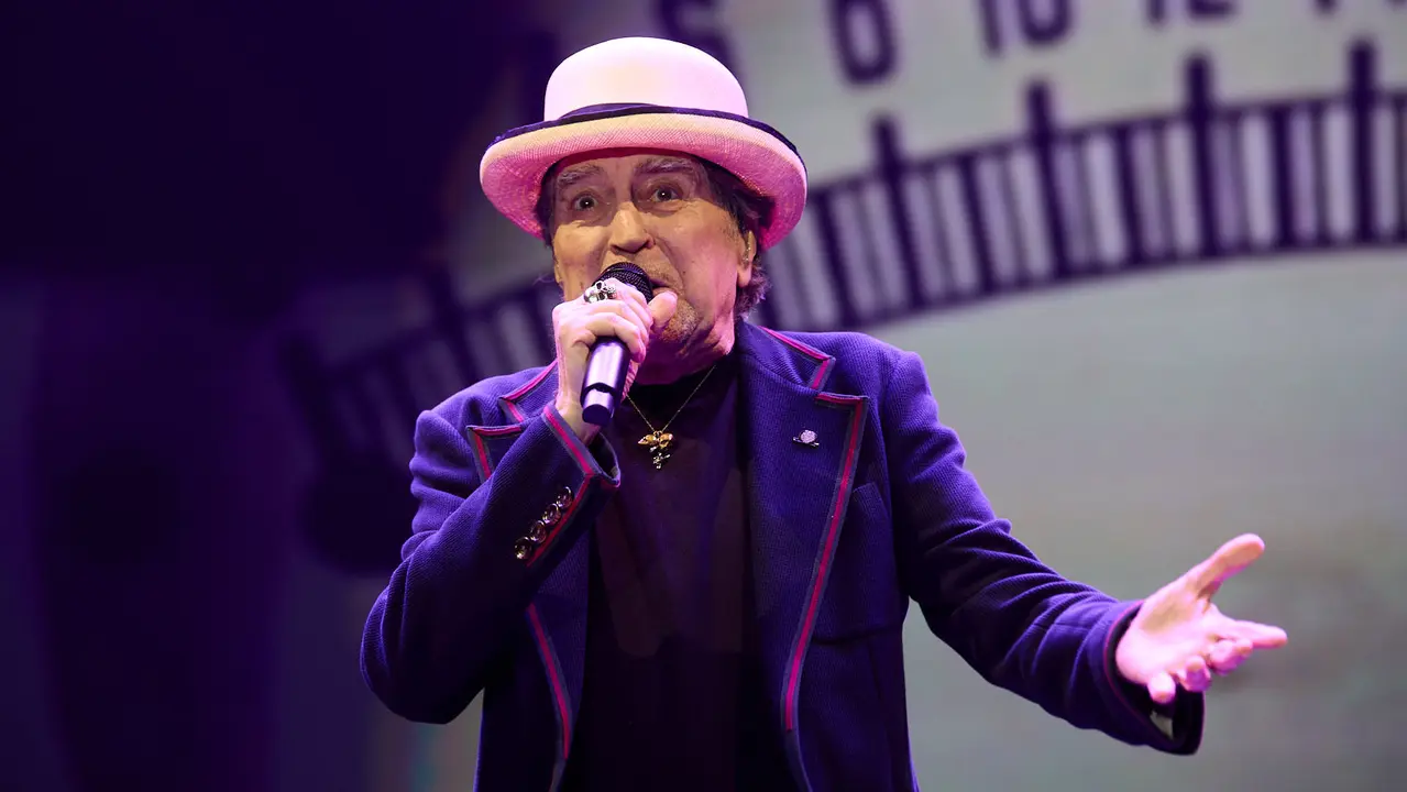 Concierto de Joaquín Sabina en el pabellón Navarra Arena de Pamplona dentro de su gira de despedida 'Hola y adiós'. IÑIGO ALZUGARAY