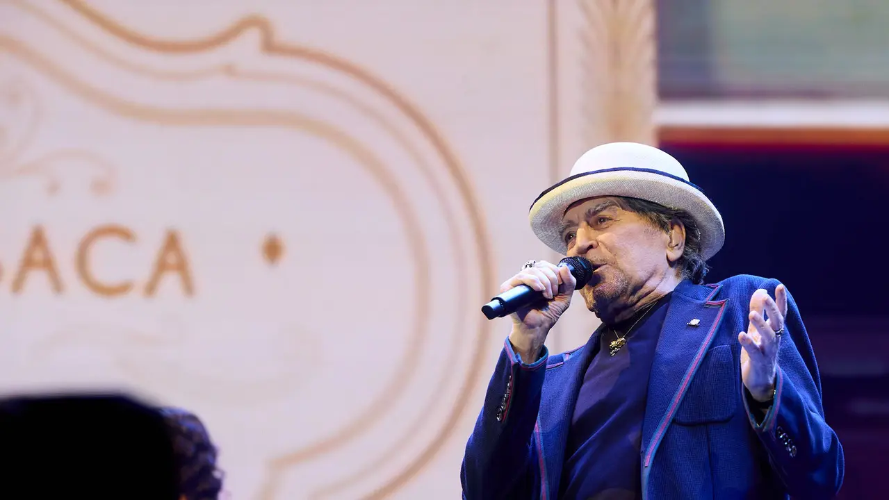 Concierto de Joaquín Sabina en el pabellón Navarra Arena de Pamplona dentro de su gira de despedida 'Hola y adiós'. IÑIGO ALZUGARAY