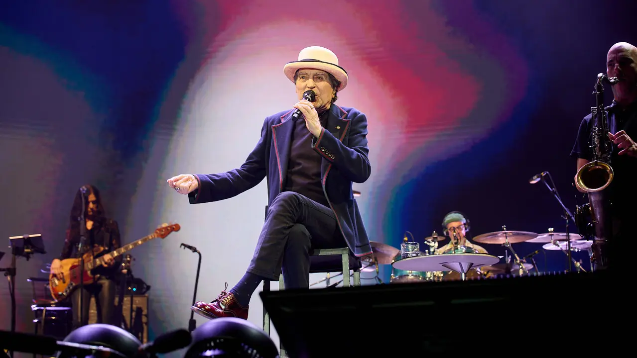 Concierto de Joaquín Sabina en el pabellón Navarra Arena de Pamplona dentro de su gira de despedida 'Hola y adiós'. IÑIGO ALZUGARAY