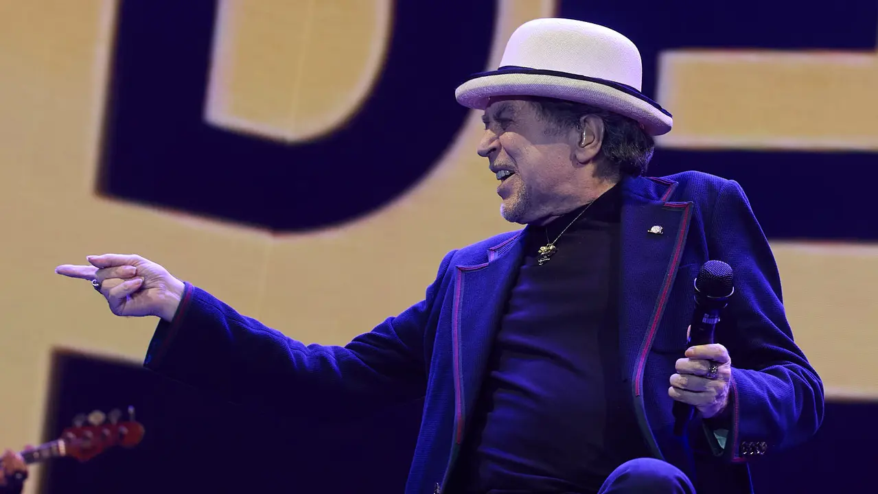 Concierto de Joaquín Sabina en el pabellón Navarra Arena de Pamplona dentro de su gira de despedida 'Hola y adiós'. IÑIGO ALZUGARAY