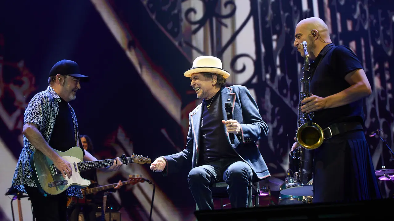 Concierto de Joaquín Sabina en el pabellón Navarra Arena de Pamplona dentro de su gira de despedida 'Hola y adiós'. IÑIGO ALZUGARAY
