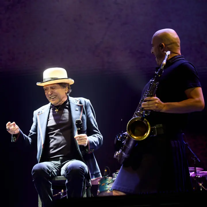 Concierto de Joaquín Sabina en el pabellón Navarra Arena de Pamplona dentro de su gira de despedida 'Hola y adiós'. IÑIGO ALZUGARAY