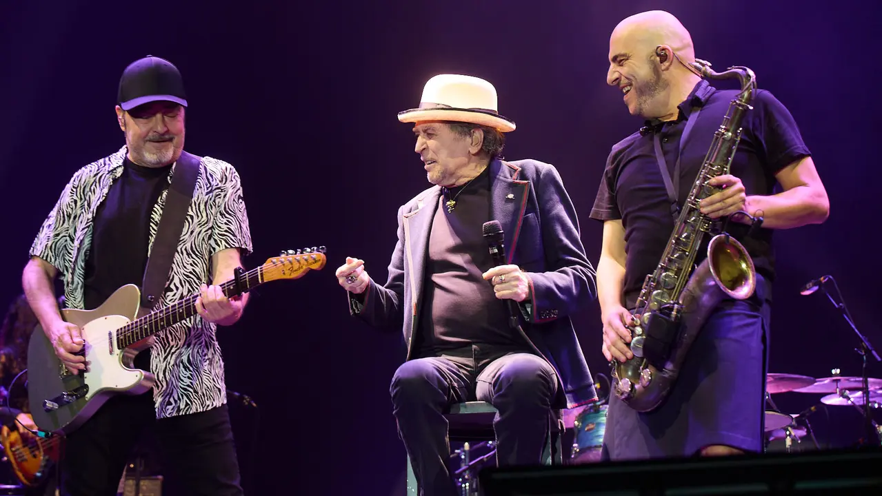 Concierto de Joaquín Sabina en el pabellón Navarra Arena de Pamplona dentro de su gira de despedida 'Hola y adiós'. IÑIGO ALZUGARAY