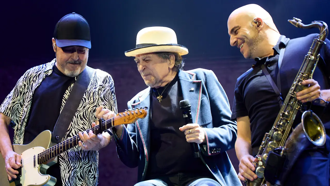 Concierto de Joaquín Sabina en el pabellón Navarra Arena de Pamplona dentro de su gira de despedida 'Hola y adiós'. IÑIGO ALZUGARAY
