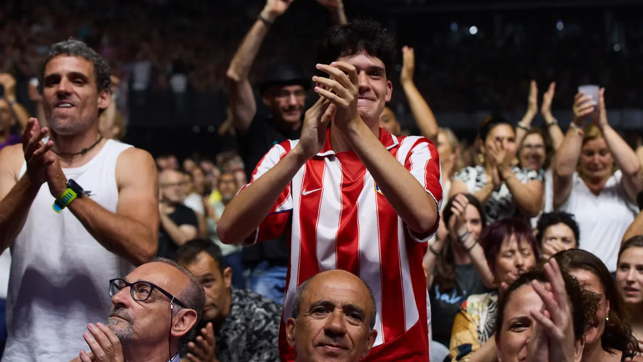Concierto de Joaquín Sabina en el pabellón Navarra Arena de Pamplona dentro de su gira de despedida 'Hola y adiós'. IÑIGO ALZUGARAY