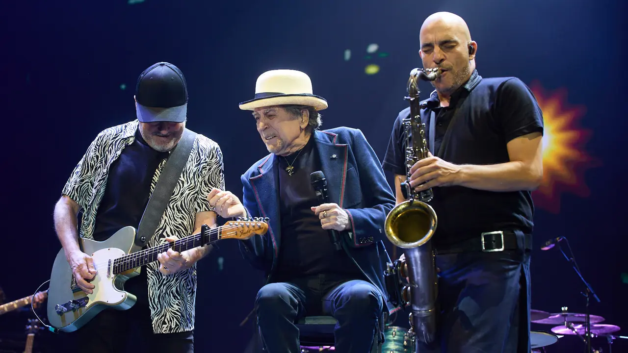 Concierto de Joaquín Sabina en el pabellón Navarra Arena de Pamplona dentro de su gira de despedida 'Hola y adiós'. IÑIGO ALZUGARAY