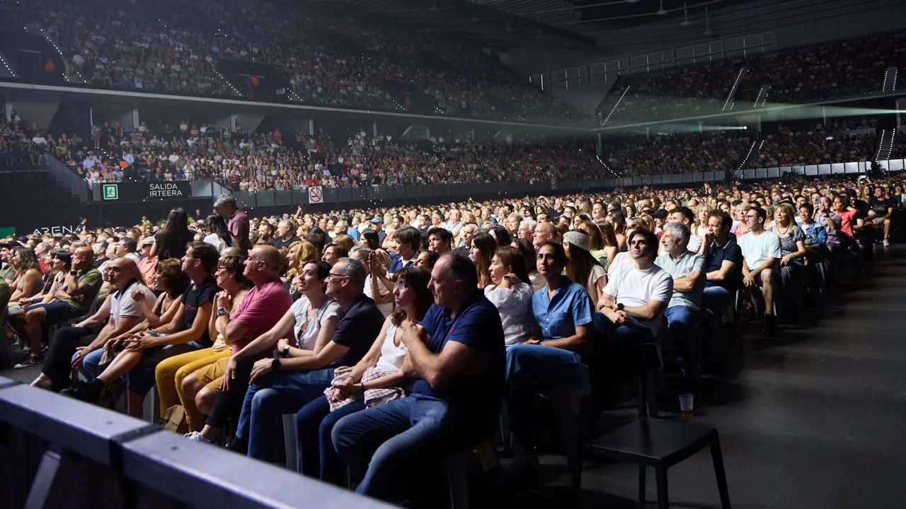 Concierto de Joaquín Sabina en el pabellón Navarra Arena de Pamplona dentro de su gira de despedida 'Hola y adiós'. IÑIGO ALZUGARAY