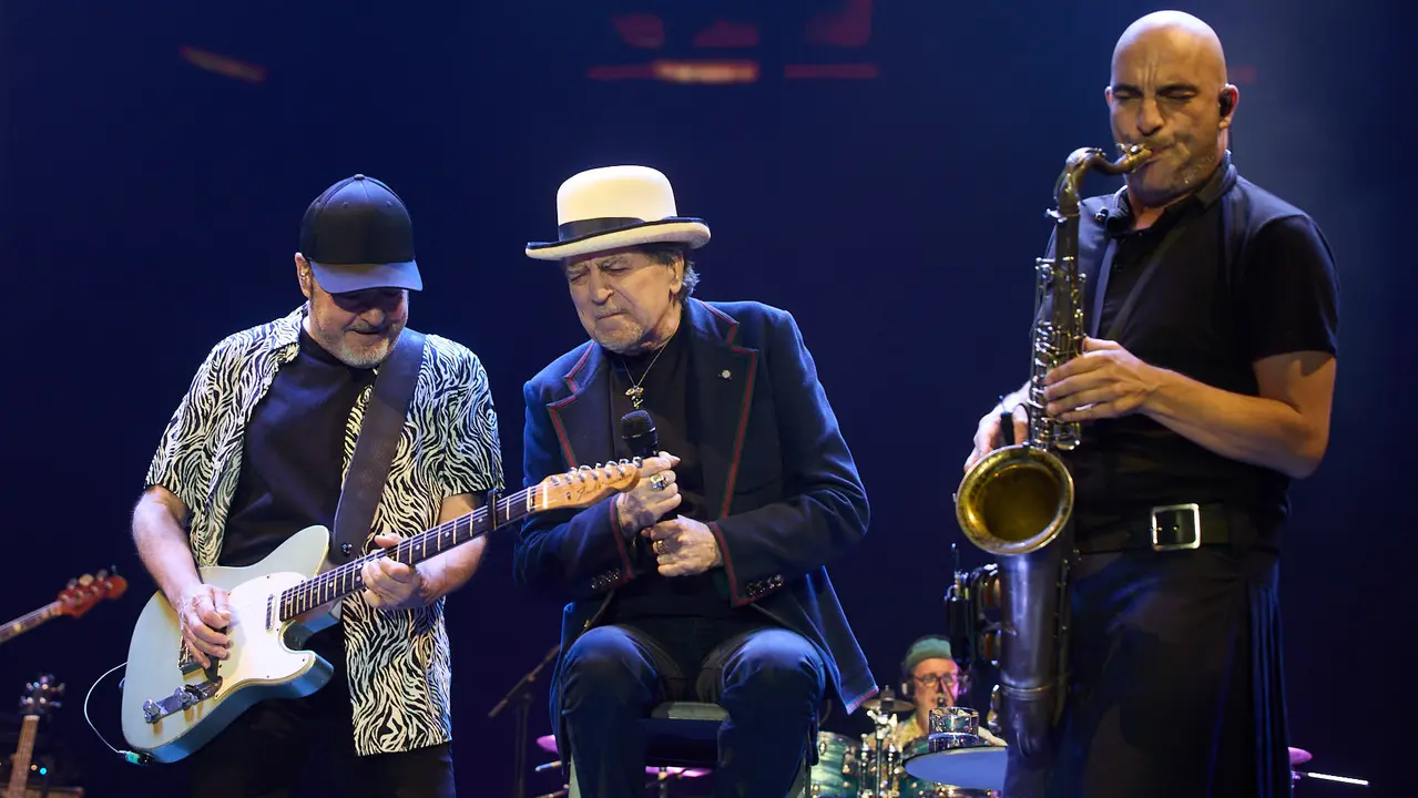 Concierto de Joaquín Sabina en el pabellón Navarra Arena de Pamplona dentro de su gira de despedida 'Hola y adiós'. IÑIGO ALZUGARAY