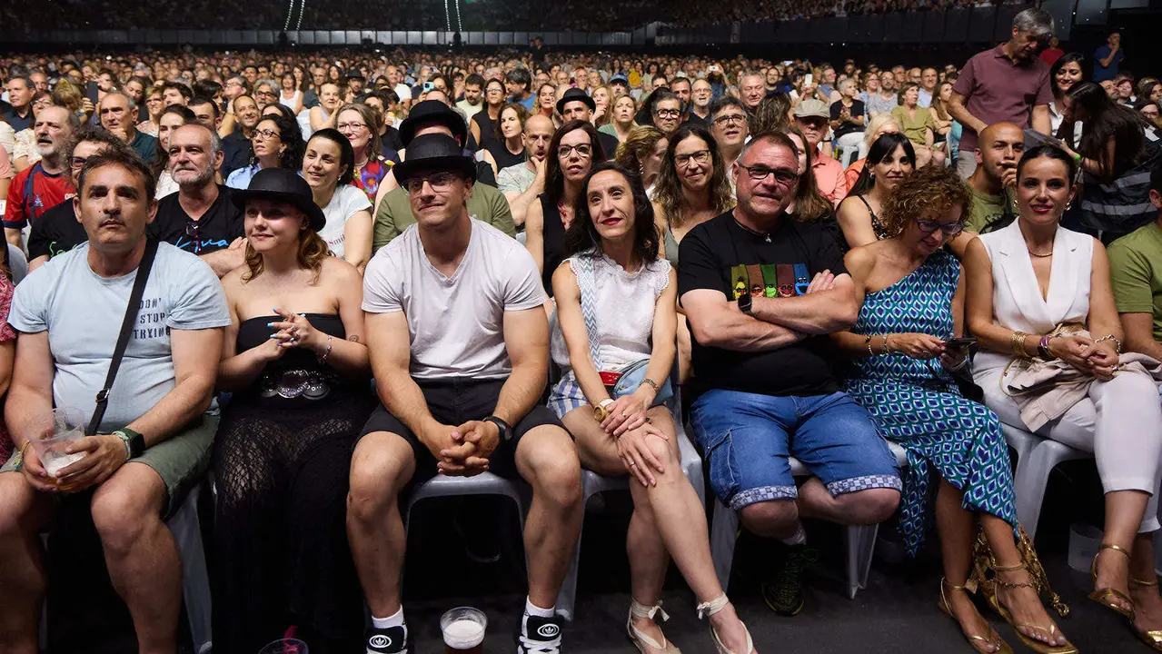 Concierto de Joaquín Sabina en el pabellón Navarra Arena de Pamplona dentro de su gira de despedida 'Hola y adiós'. IÑIGO ALZUGARAY