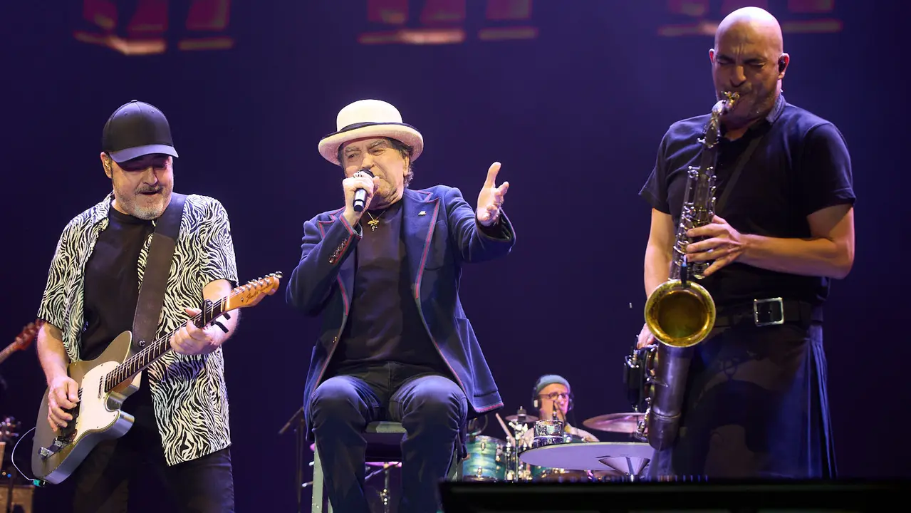 Concierto de Joaquín Sabina en el pabellón Navarra Arena de Pamplona dentro de su gira de despedida 'Hola y adiós'. IÑIGO ALZUGARAY