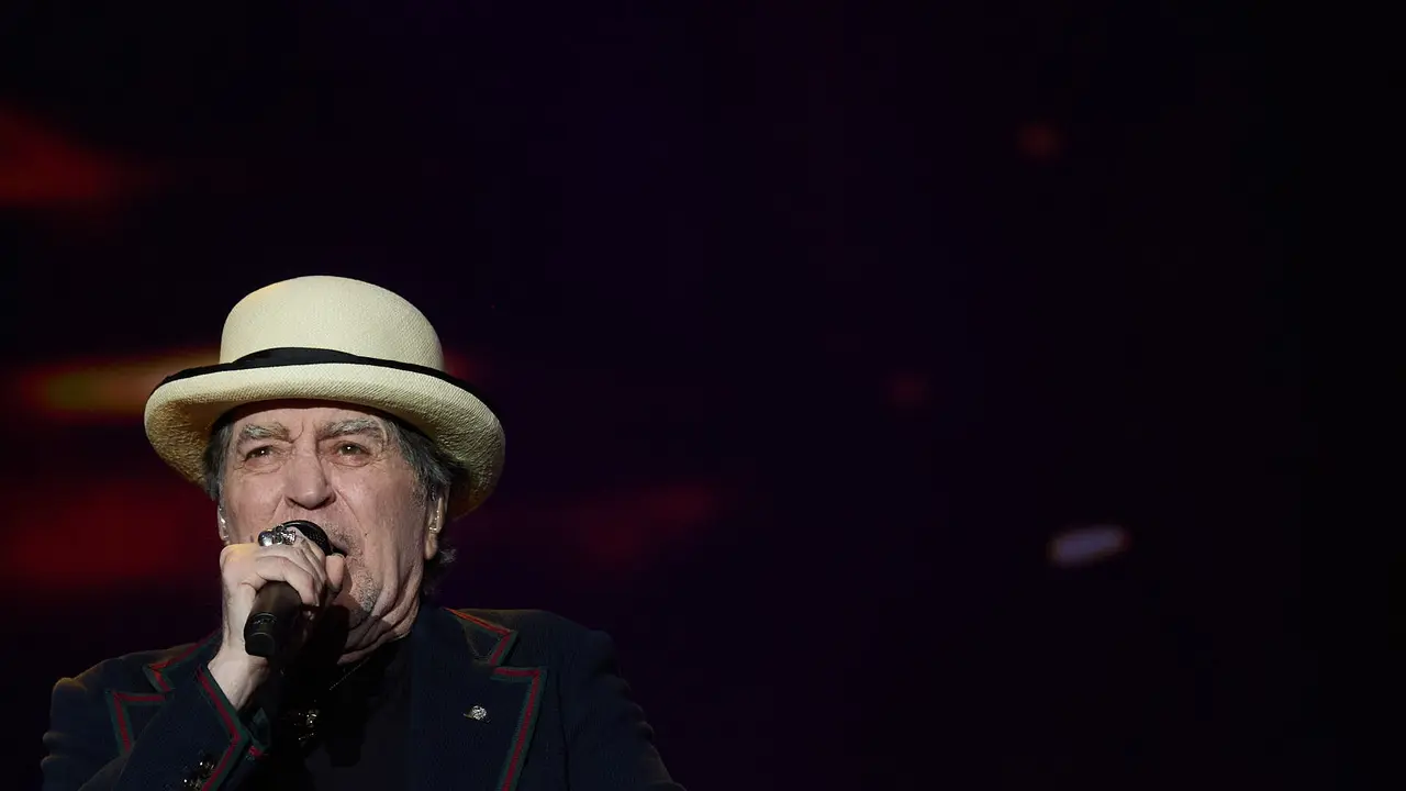 Concierto de Joaquín Sabina en el pabellón Navarra Arena de Pamplona dentro de su gira de despedida 'Hola y adiós'. IÑIGO ALZUGARAY