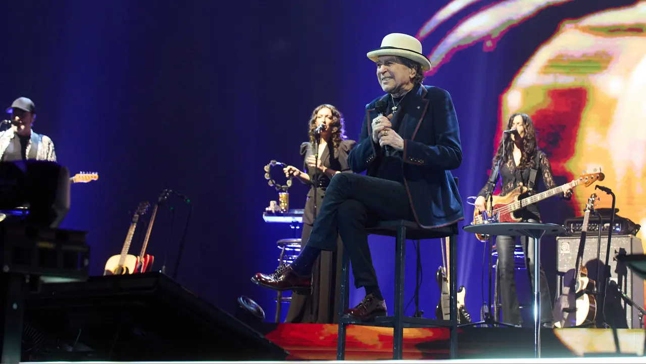 Concierto de Joaquín Sabina en el pabellón Navarra Arena de Pamplona dentro de su gira de despedida 'Hola y adiós'. IÑIGO ALZUGARAY