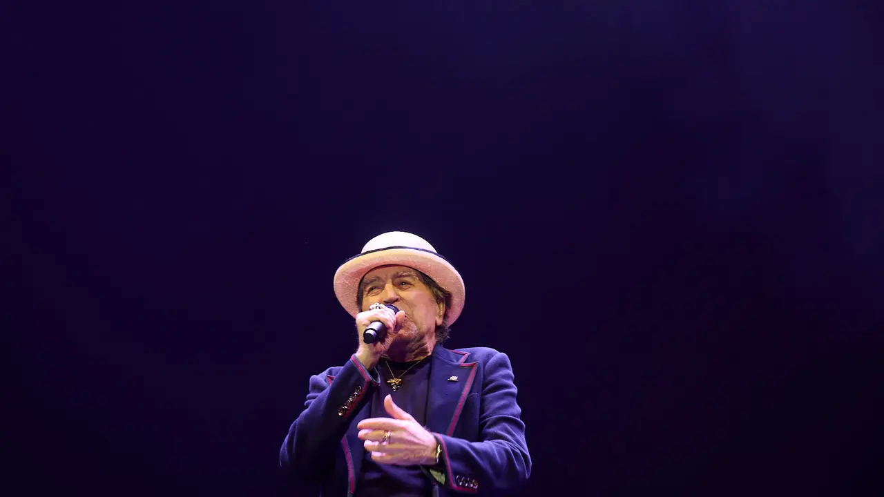 Concierto de Joaquín Sabina en el pabellón Navarra Arena de Pamplona dentro de su gira de despedida 'Hola y adiós'. IÑIGO ALZUGARAY
