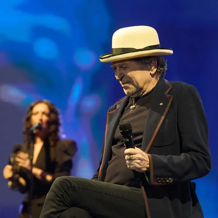 Concierto de Joaquín Sabina en el pabellón Navarra Arena de Pamplona dentro de su gira de despedida 'Hola y adiós'. IÑIGO ALZUGARAY