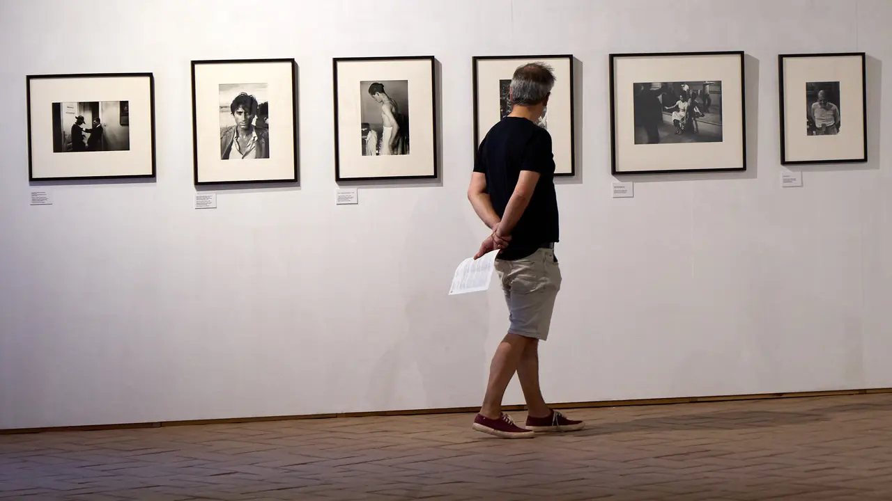 Presentación de la exposición 'Ramón Masats. El fotógrafo silencioso' en el Palacio del Condestable de Pamplona. IÑIGO ALZUGARAY
