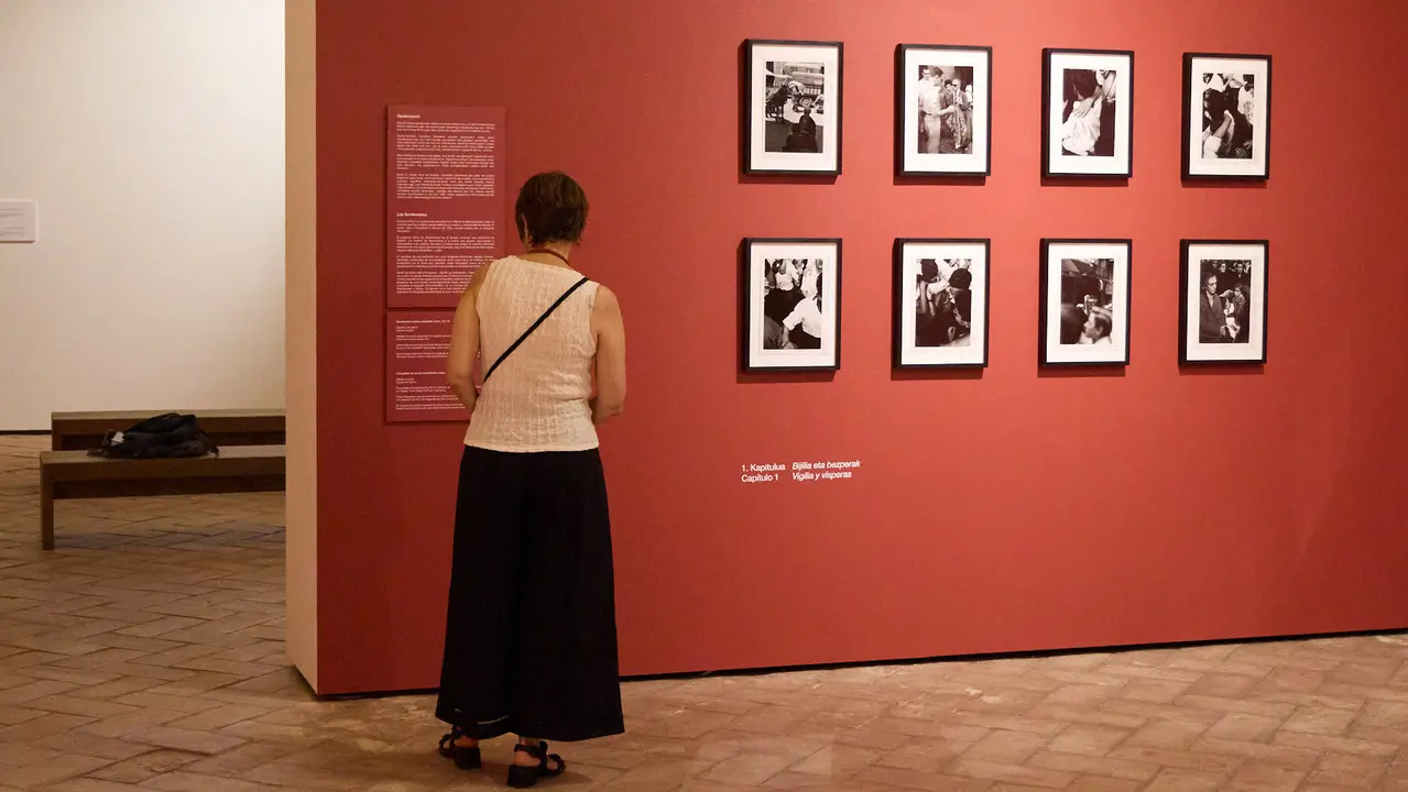 Presentación de la exposición 'Ramón Masats. El fotógrafo silencioso' en el Palacio del Condestable de Pamplona. IÑIGO ALZUGARAY