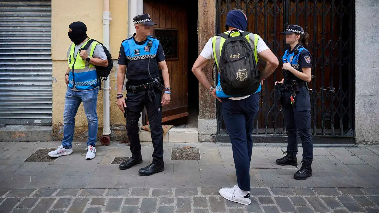 Operación de la Policía Municipal y la Policía Foral contra una banda criminal que actuaba en el Casco Antiguo de Pamplona. PABLO LASAOSA
