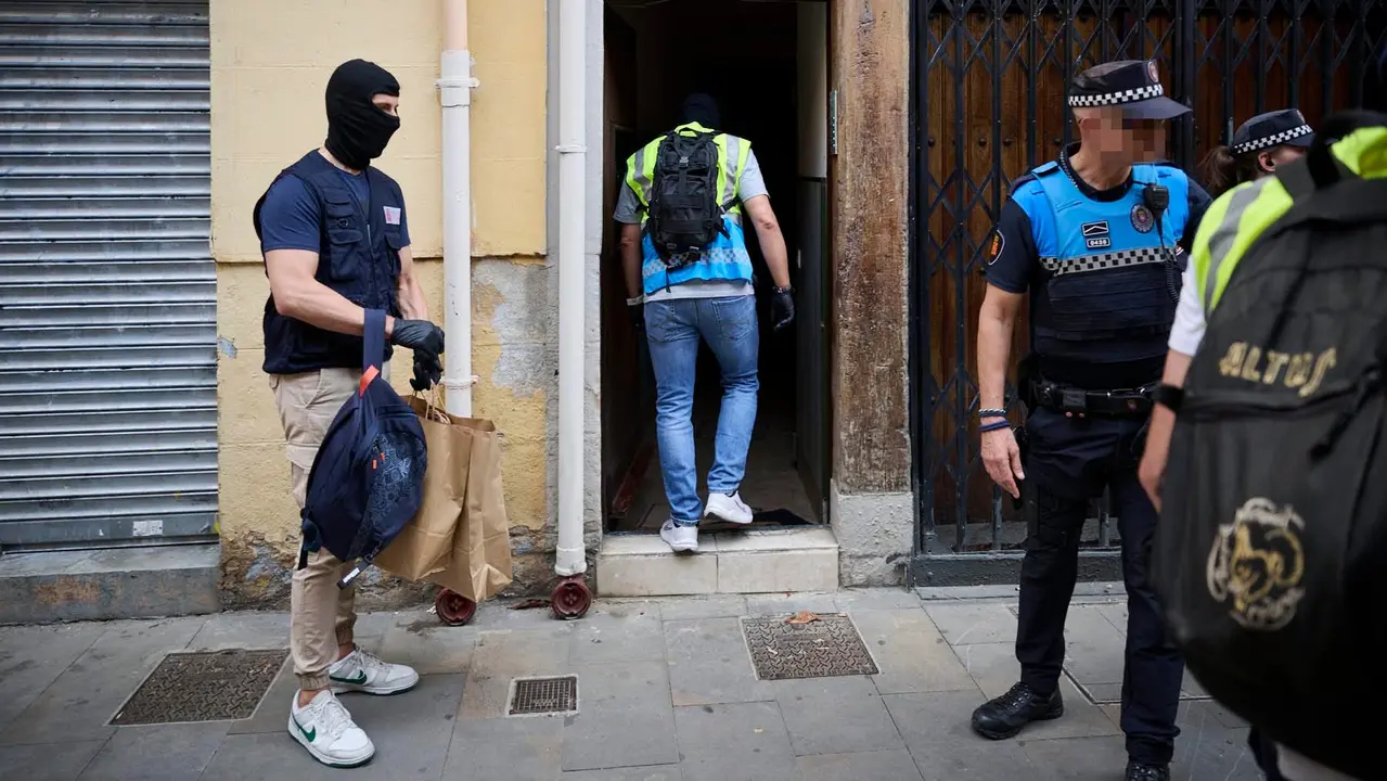 Operación de la Policía Municipal y la Policía Foral contra una banda criminal que actuaba en el Casco Antiguo de Pamplona. PABLO LASAOSA