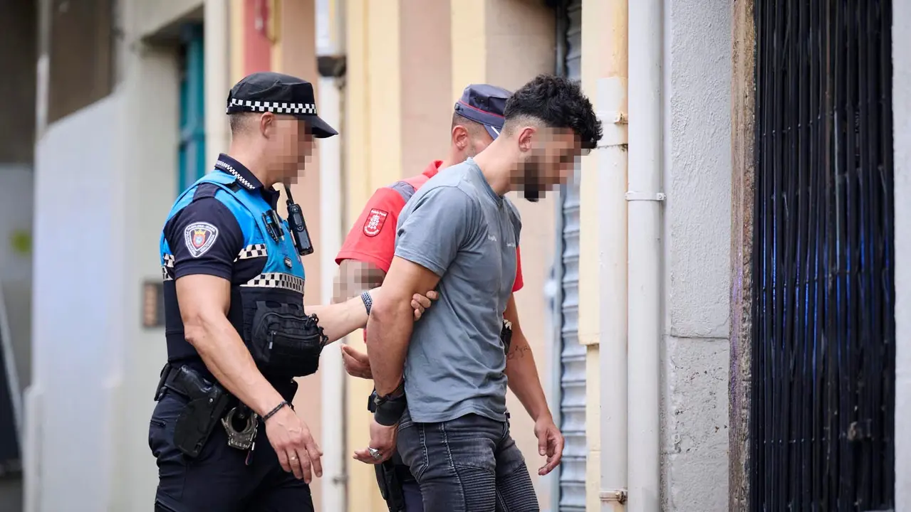Operación de la Policía Municipal y la Policía Foral contra una banda criminal que actuaba en el Casco Antiguo de Pamplona. PABLO LASAOSA