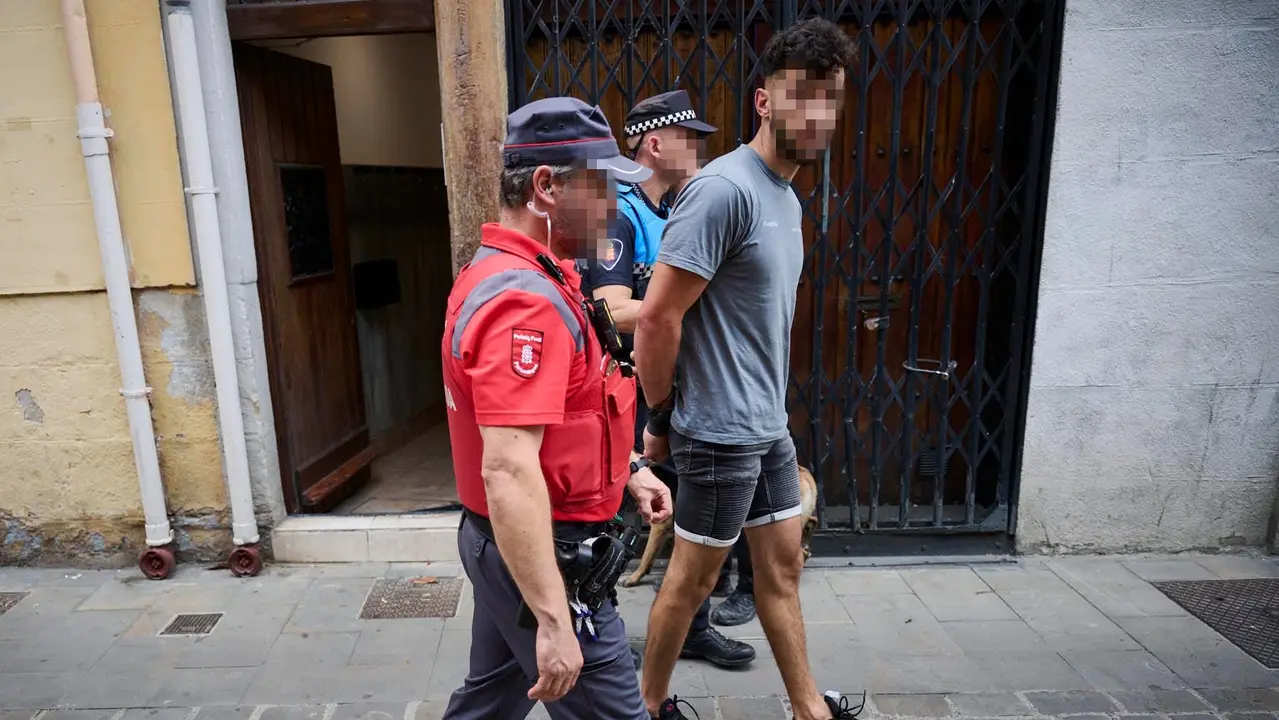 Operación de la Policía Municipal y la Policía Foral contra una banda criminal que actuaba en el Casco Antiguo de Pamplona. PABLO LASAOSA