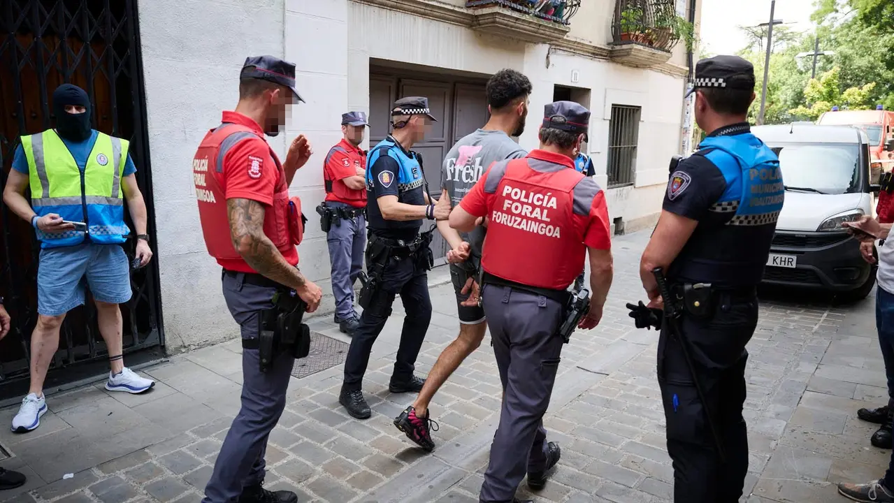 Operación de la Policía Municipal y la Policía Foral contra una banda criminal que actuaba en el Casco Antiguo de Pamplona. PABLO LASAOSA