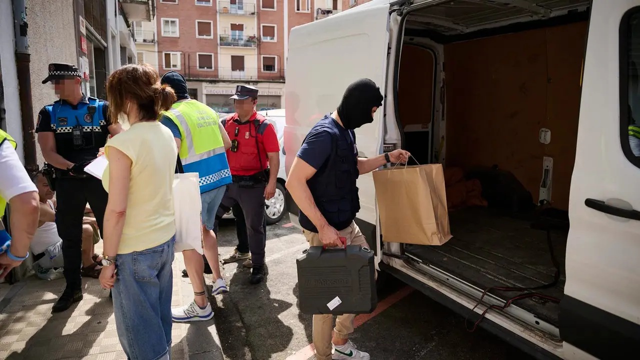 Operación de la Policía Municipal y la Policía Foral contra una banda criminal que actuaba en el Casco Antiguo de Pamplona. PABLO LASAOSA