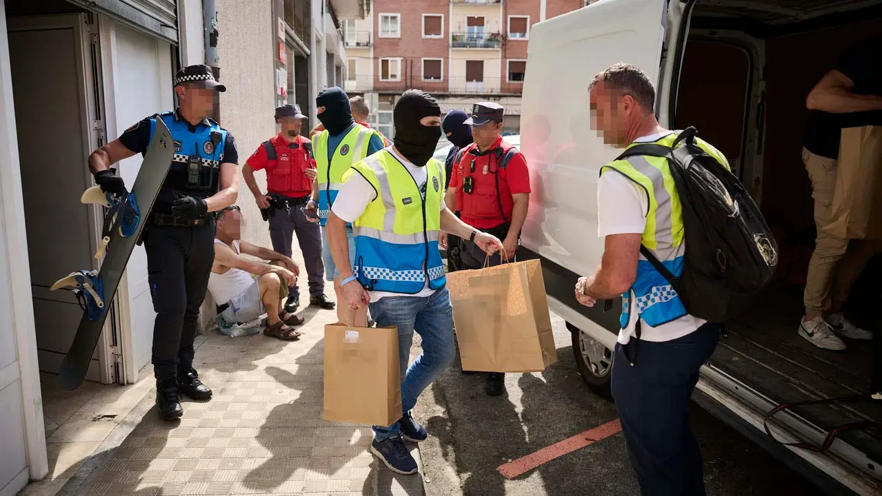 Operación de la Policía Municipal y la Policía Foral contra una banda criminal que actuaba en el Casco Antiguo de Pamplona. PABLO LASAOSA
