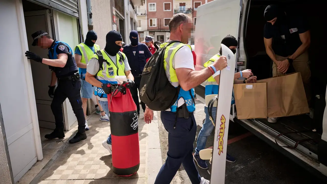 Operación de la Policía Municipal y la Policía Foral contra una banda criminal que actuaba en el Casco Antiguo de Pamplona. PABLO LASAOSA