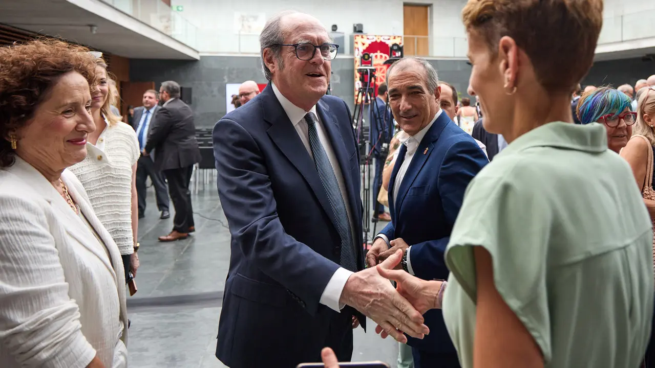 La presidenta de Navarra, María Chivite, y el presidente del Parlamento de Navarra, Unai Hualde, participan en un acto conmemorativo del 25º aniversario de la aprobación de la ley foral del Defensor del Pueblo de Navarra. También participan Ángel Gabilondo, Defensor del Pueblo en el ámbito estatal, y Patxi Vera, Defensor del Pueblo de Navarra. IÑIGO ALZUGARAY