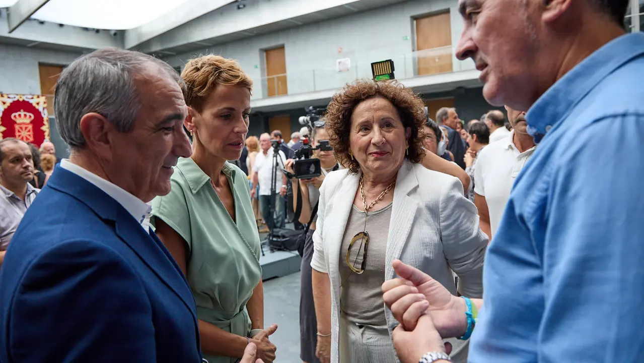 La presidenta de Navarra, María Chivite, y el presidente del Parlamento de Navarra, Unai Hualde, participan en un acto conmemorativo del 25º aniversario de la aprobación de la ley foral del Defensor del Pueblo de Navarra. También participan Ángel Gabilondo, Defensor del Pueblo en el ámbito estatal, y Patxi Vera, Defensor del Pueblo de Navarra. IÑIGO ALZUGARAY