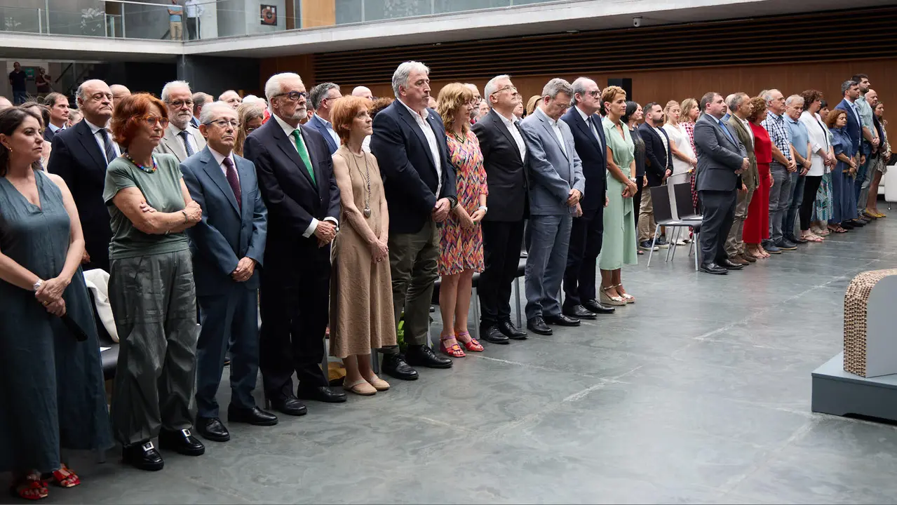 La presidenta de Navarra, María Chivite, y el presidente del Parlamento de Navarra, Unai Hualde, participan en un acto conmemorativo del 25º aniversario de la aprobación de la ley foral del Defensor del Pueblo de Navarra. También participan Ángel Gabilondo, Defensor del Pueblo en el ámbito estatal, y Patxi Vera, Defensor del Pueblo de Navarra. IÑIGO ALZUGARAY