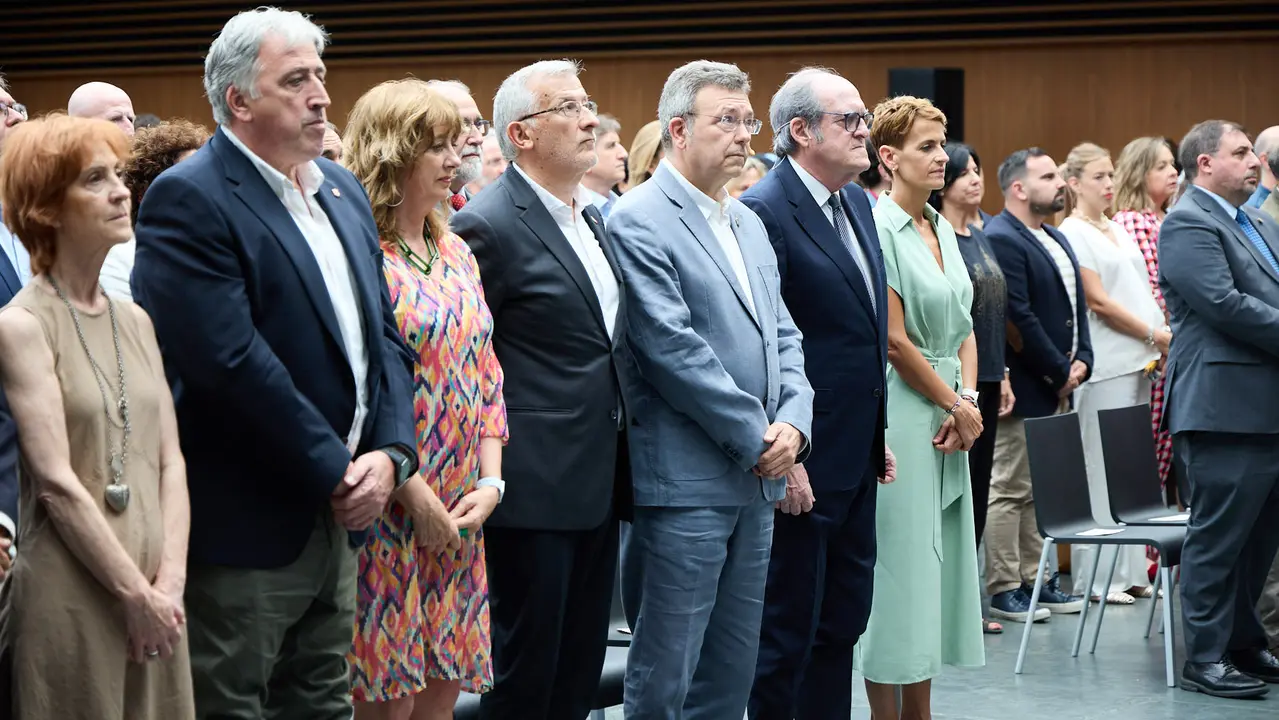 La presidenta de Navarra, María Chivite, y el presidente del Parlamento de Navarra, Unai Hualde, participan en un acto conmemorativo del 25º aniversario de la aprobación de la ley foral del Defensor del Pueblo de Navarra. También participan Ángel Gabilondo, Defensor del Pueblo en el ámbito estatal, y Patxi Vera, Defensor del Pueblo de Navarra. IÑIGO ALZUGARAY