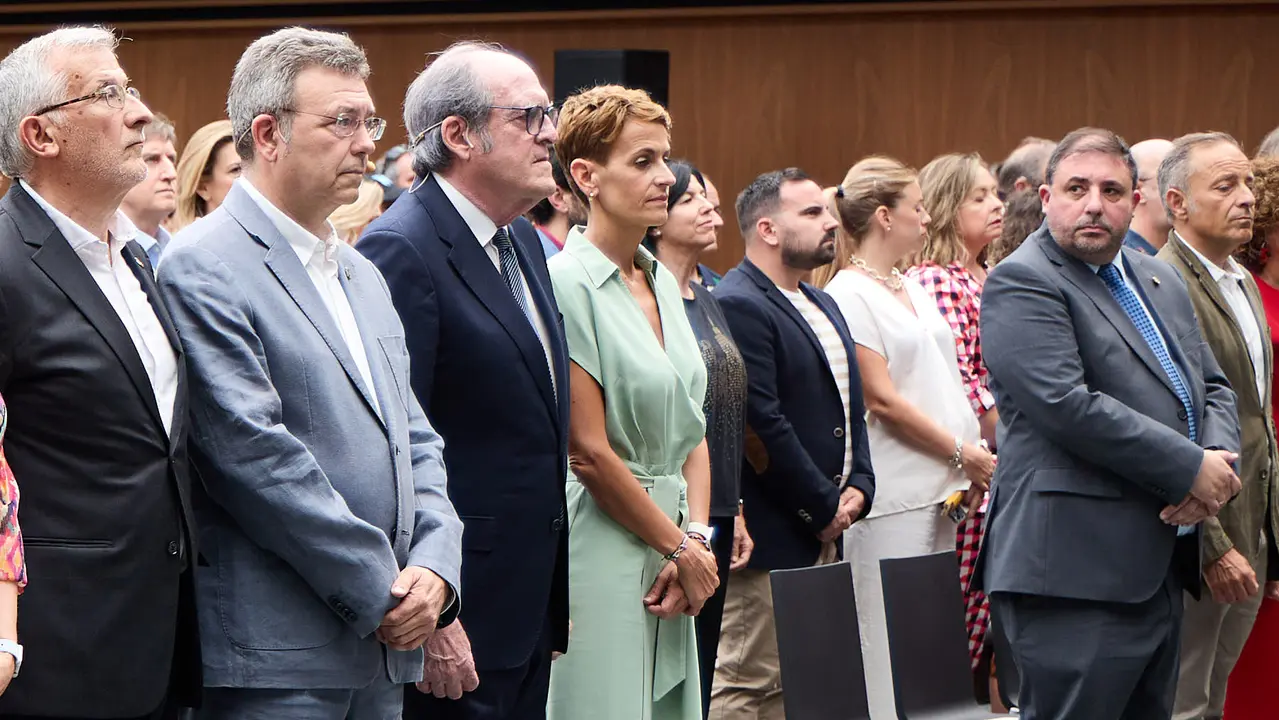 La presidenta de Navarra, María Chivite, y el presidente del Parlamento de Navarra, Unai Hualde, participan en un acto conmemorativo del 25º aniversario de la aprobación de la ley foral del Defensor del Pueblo de Navarra. También participan Ángel Gabilondo, Defensor del Pueblo en el ámbito estatal, y Patxi Vera, Defensor del Pueblo de Navarra. IÑIGO ALZUGARAY