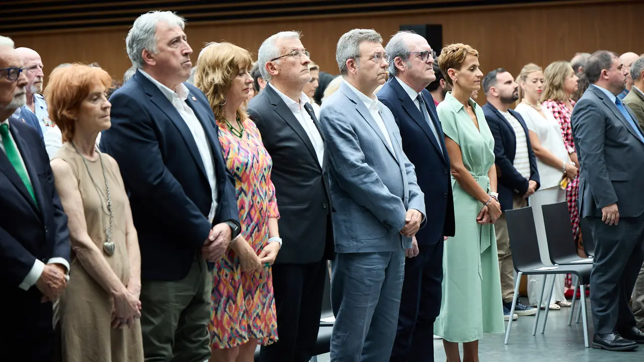 La presidenta de Navarra, María Chivite, y el presidente del Parlamento de Navarra, Unai Hualde, participan en un acto conmemorativo del 25º aniversario de la aprobación de la ley foral del Defensor del Pueblo de Navarra. También participan Ángel Gabilondo, Defensor del Pueblo en el ámbito estatal, y Patxi Vera, Defensor del Pueblo de Navarra. IÑIGO ALZUGARAY