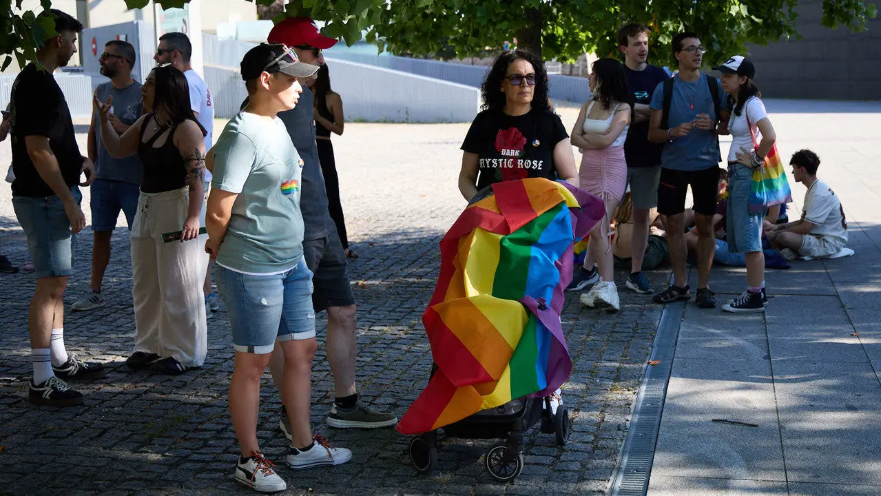 Manifestación convocada por la plataforma 28J con motivo del Día Internacional del Orgullo LGTBI+ en Pamplona. IÑIGO ALZUGARAY