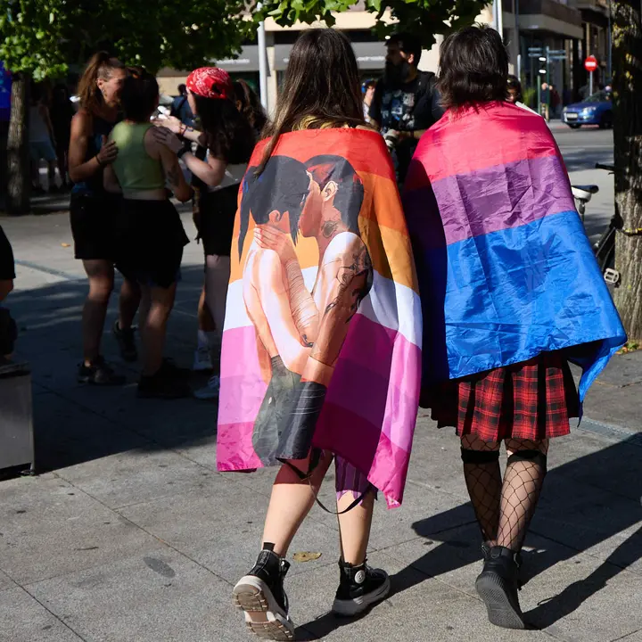 Manifestación convocada por la plataforma 28J con motivo del Día Internacional del Orgullo LGTBI+ en Pamplona. IÑIGO ALZUGARAY