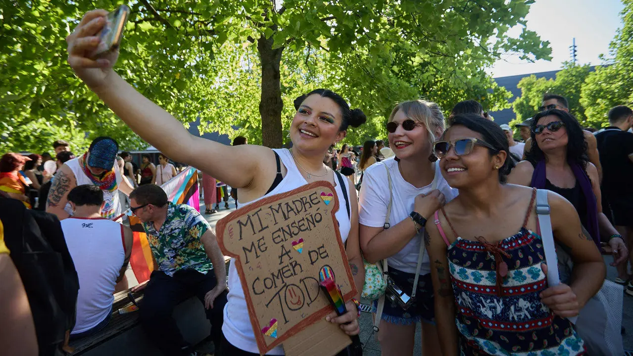 Manifestación convocada por la plataforma 28J con motivo del Día Internacional del Orgullo LGTBI+ en Pamplona. IÑIGO ALZUGARAY
