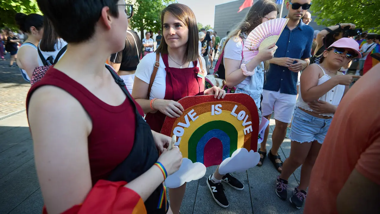 Manifestación convocada por la plataforma 28J con motivo del Día Internacional del Orgullo LGTBI+ en Pamplona. IÑIGO ALZUGARAY