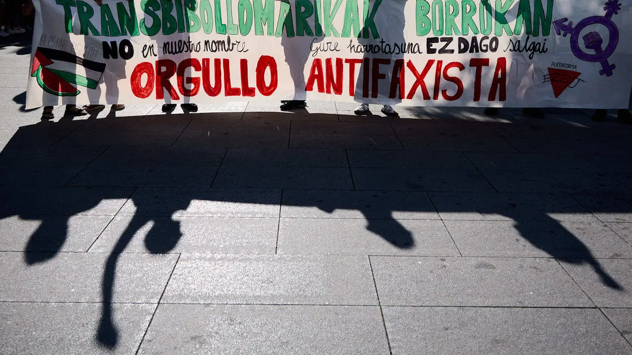 Manifestación convocada por la plataforma 28J con motivo del Día Internacional del Orgullo LGTBI+ en Pamplona. IÑIGO ALZUGARAY