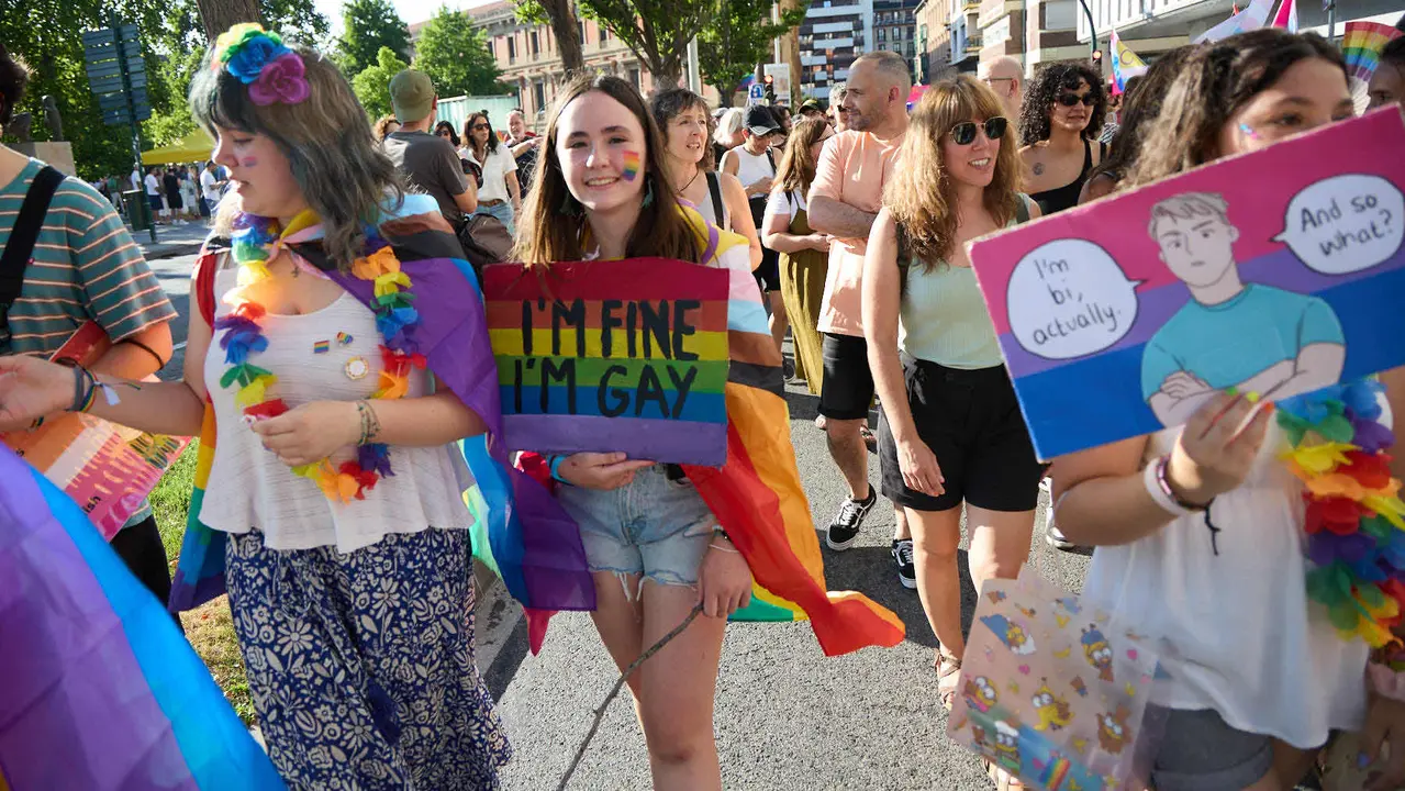 Manifestación convocada por la plataforma 28J con motivo del Día Internacional del Orgullo LGTBI+ en Pamplona. IÑIGO ALZUGARAY