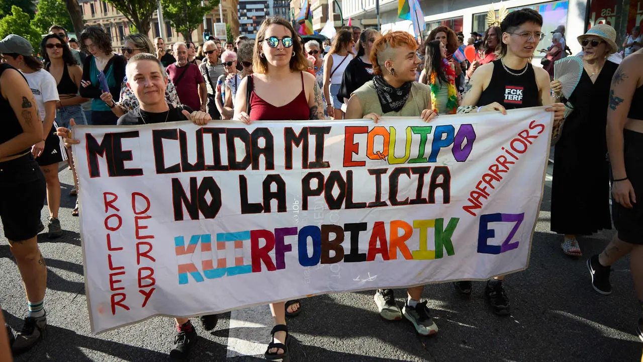 Manifestación convocada por la plataforma 28J con motivo del Día Internacional del Orgullo LGTBI+ en Pamplona. IÑIGO ALZUGARAY
