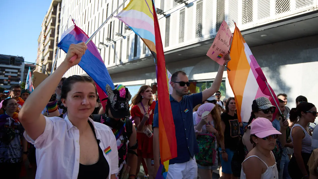 Manifestación convocada por la plataforma 28J con motivo del Día Internacional del Orgullo LGTBI+ en Pamplona. IÑIGO ALZUGARAY