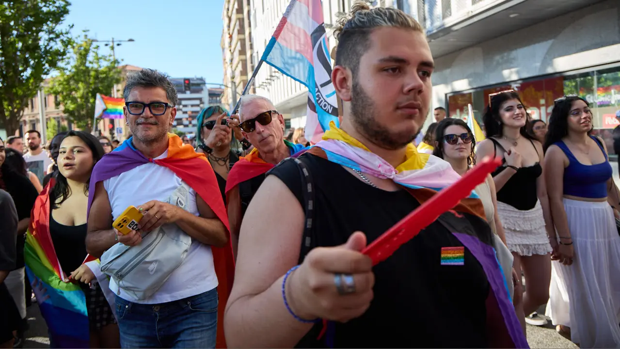 Manifestación convocada por la plataforma 28J con motivo del Día Internacional del Orgullo LGTBI+ en Pamplona. IÑIGO ALZUGARAY