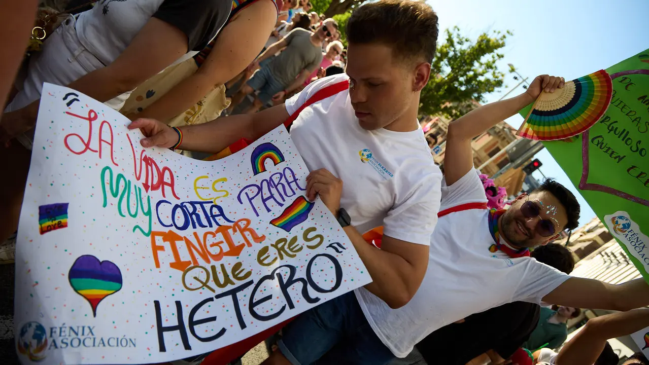 Manifestación convocada por la plataforma 28J con motivo del Día Internacional del Orgullo LGTBI+ en Pamplona. IÑIGO ALZUGARAY