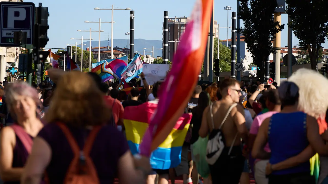 Manifestación convocada por la plataforma 28J con motivo del Día Internacional del Orgullo LGTBI+ en Pamplona. IÑIGO ALZUGARAY