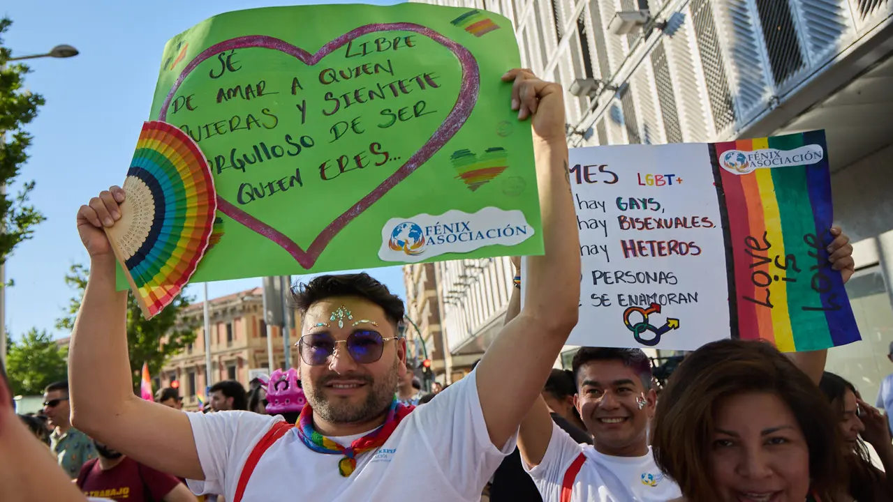 Manifestación convocada por la plataforma 28J con motivo del Día Internacional del Orgullo LGTBI+ en Pamplona. IÑIGO ALZUGARAY