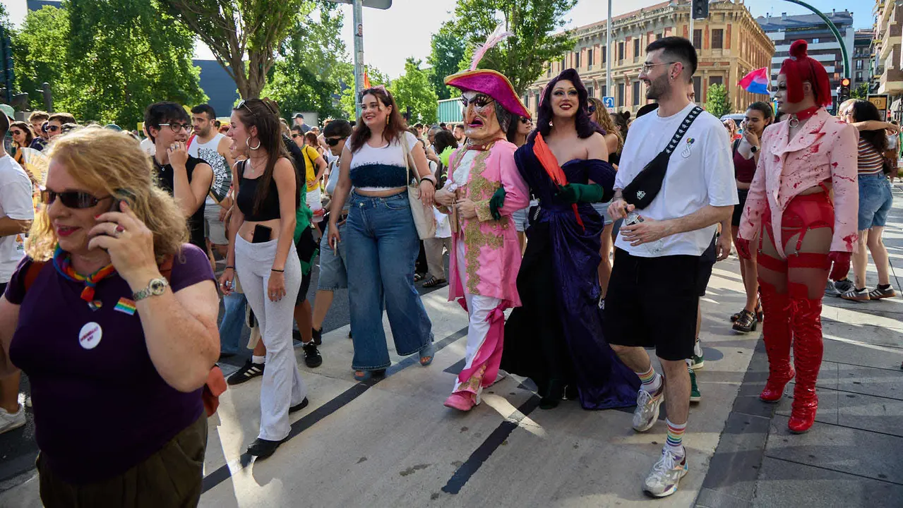 Manifestación convocada por la plataforma 28J con motivo del Día Internacional del Orgullo LGTBI+ en Pamplona. IÑIGO ALZUGARAY
